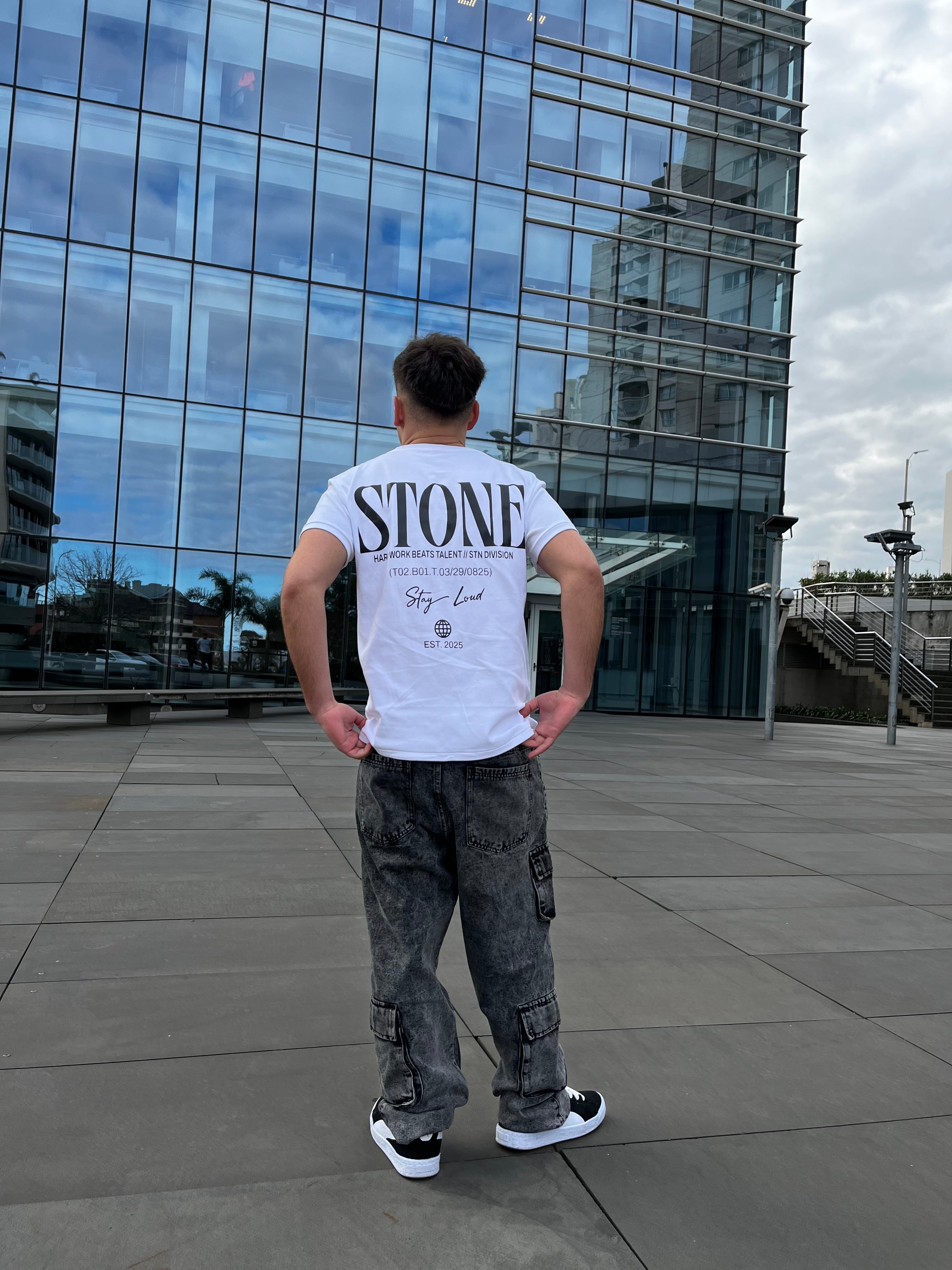 REMERA STAY LOUD