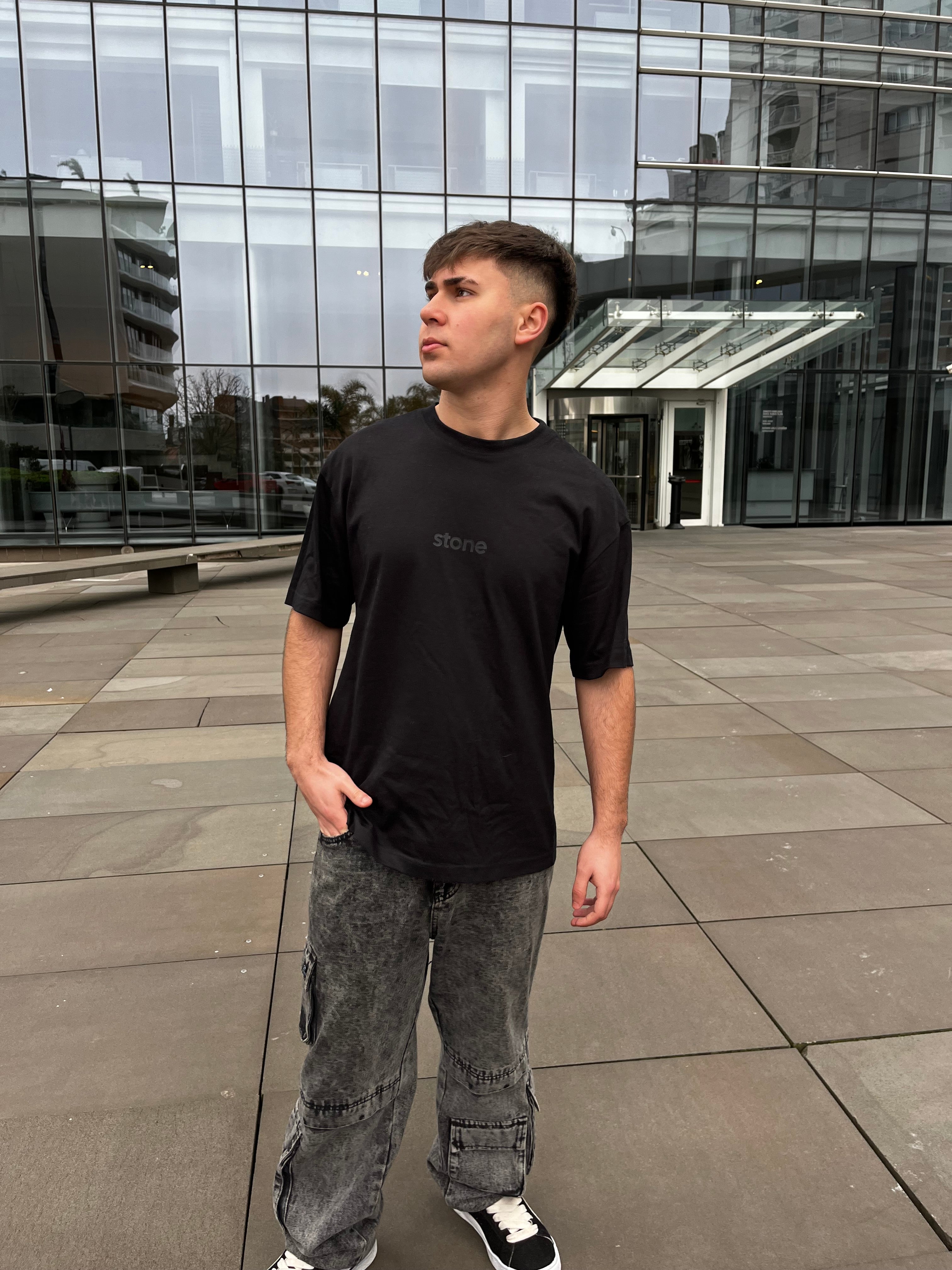 REMERA LIVE FIGTH REPEATE BALCK