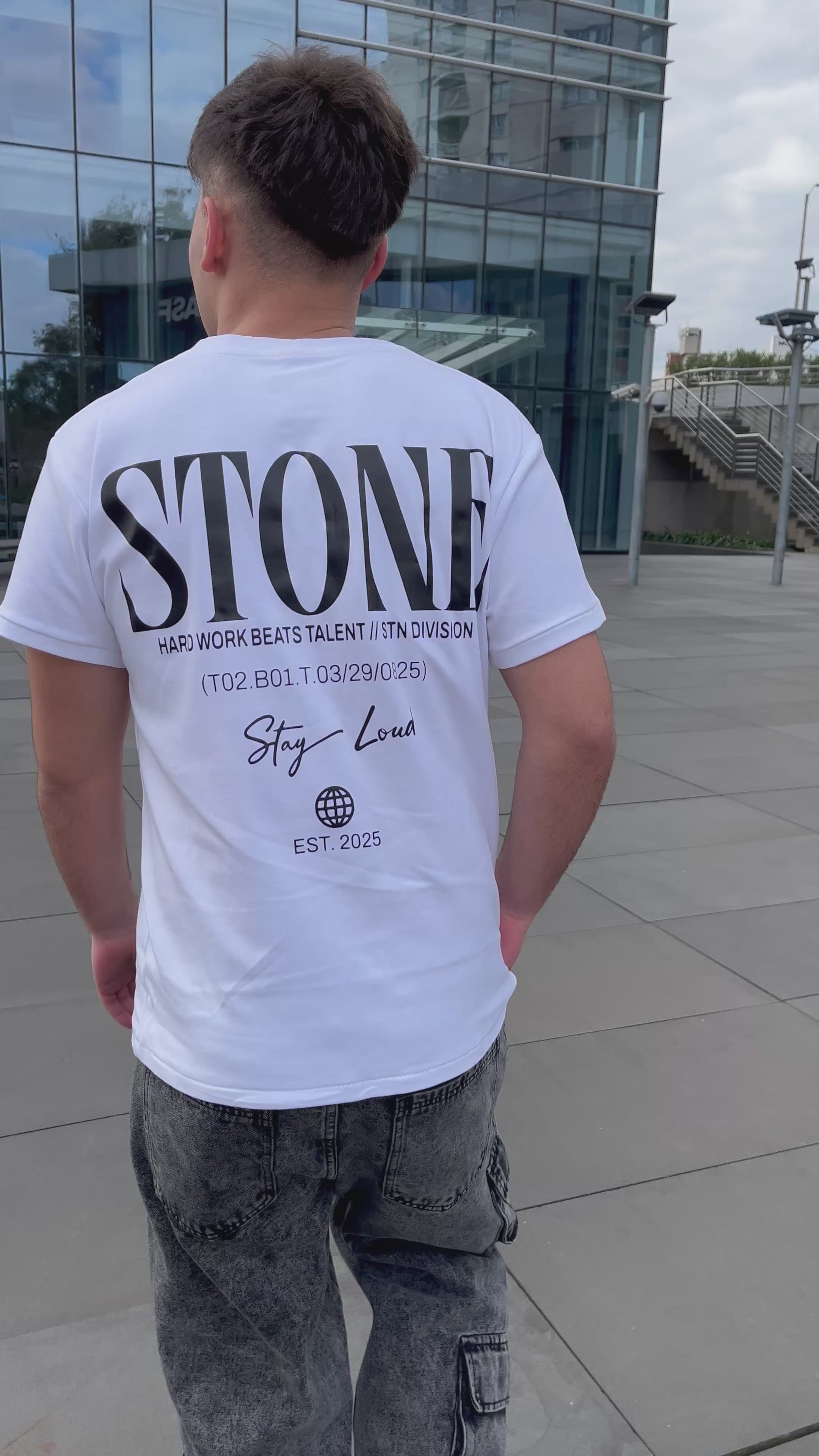 REMERA STAY LOUD